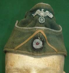 Early Heer Officer's Overseas Cap with Flatwire Eagle, Soutache