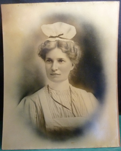 1903 Photo Portrait of Nurse Frida Thaff Chicago Nursing School