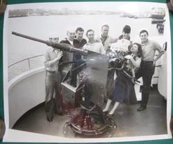 Korean War Press Photo Navy Gun Crew with Starlet